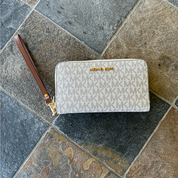 Michael Kors Jet Set Travel tote and wallet - Picture 4 of 6